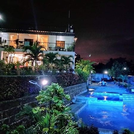 Casa De Robles Tanay Rizal Hotel Buitenkant foto