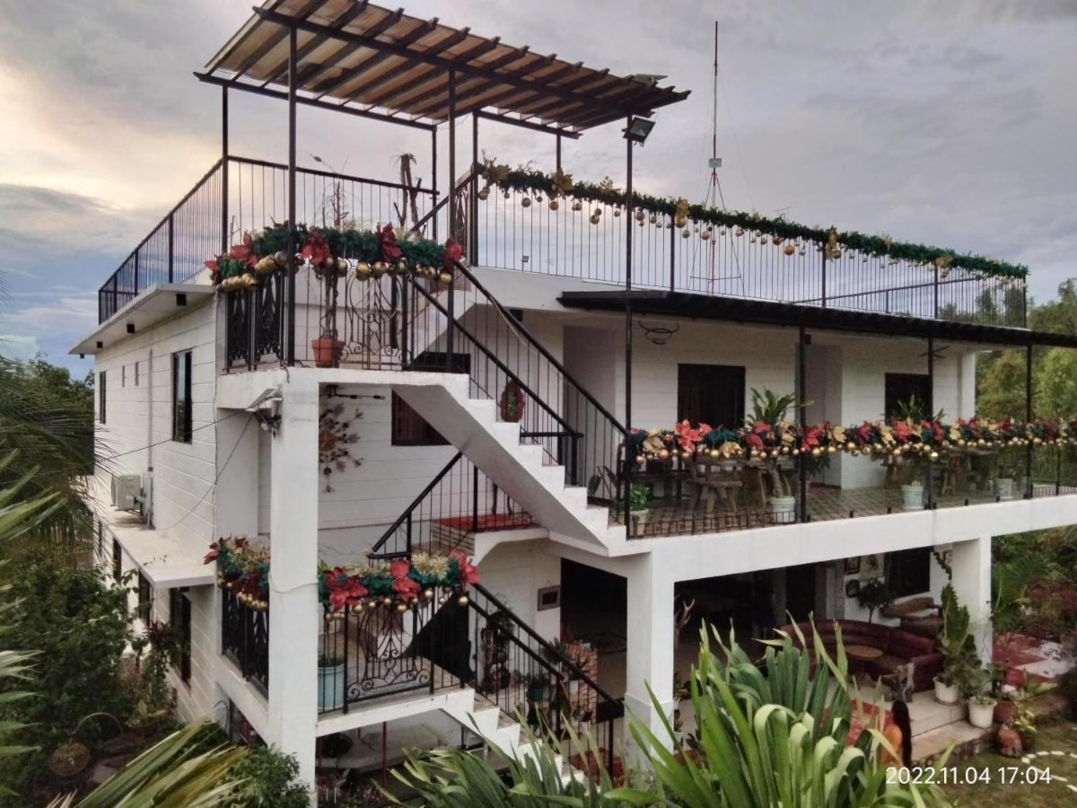 Casa De Robles Tanay Rizal Hotel Buitenkant foto