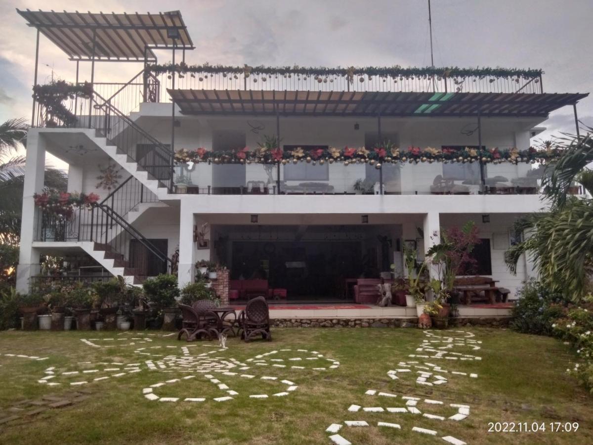 Casa De Robles Tanay Rizal Hotel Buitenkant foto
