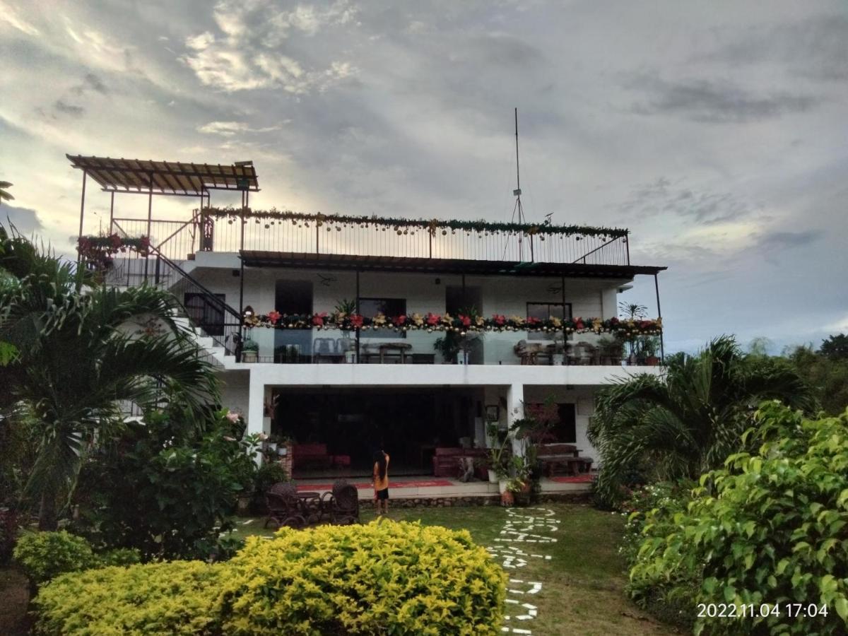 Casa De Robles Tanay Rizal Hotel Buitenkant foto