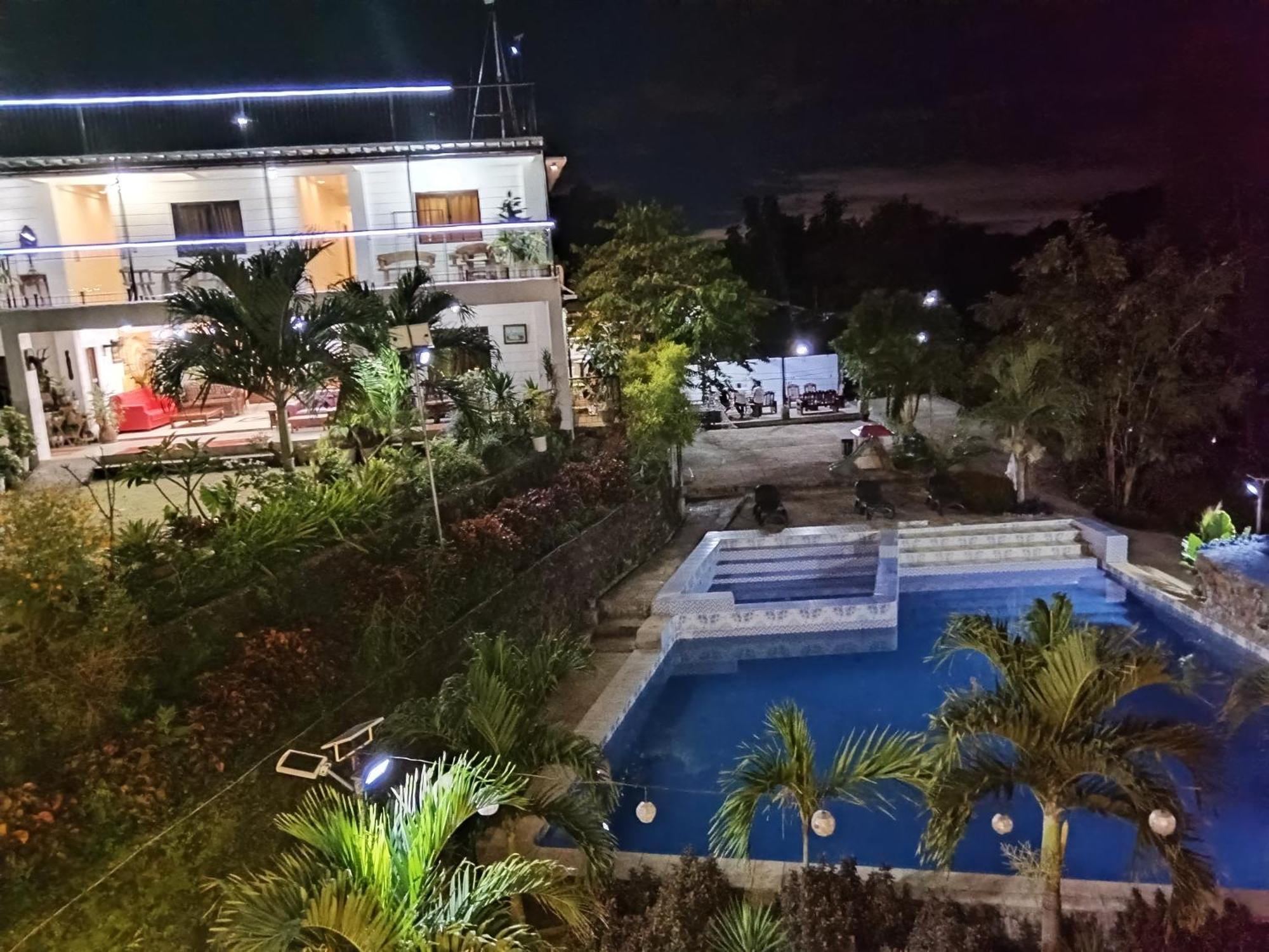 Casa De Robles Tanay Rizal Hotel Buitenkant foto