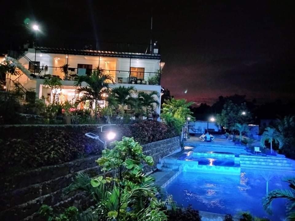 Casa De Robles Tanay Rizal Hotel Buitenkant foto